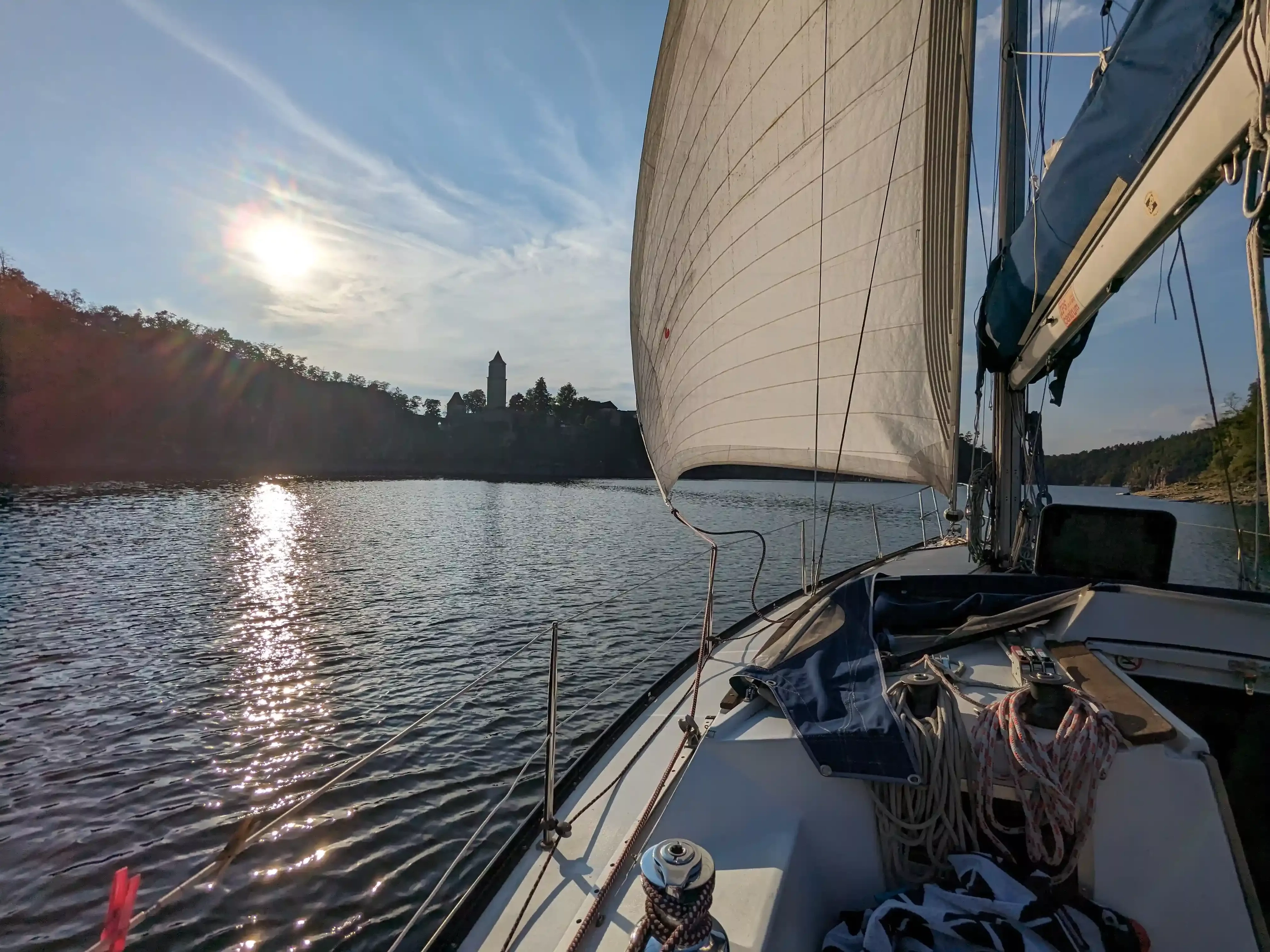 Plachetnice na Orlíku: celodenní relax a koupání