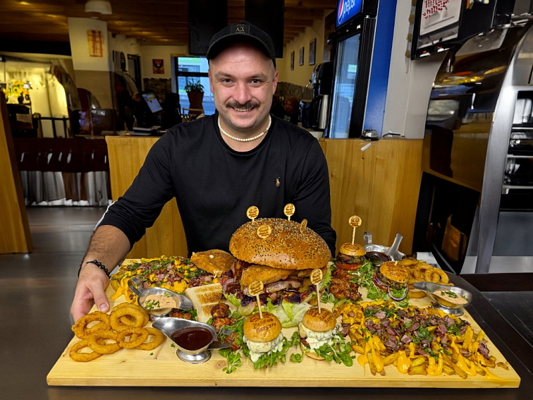 Burgerové hody pro čtyři: Zážitková večeře plná chutí