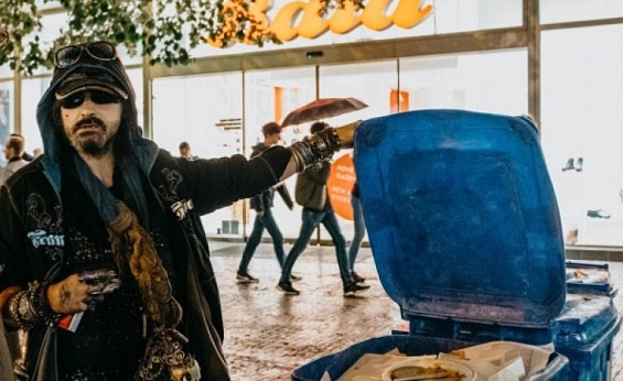 Karim a Odvrácená tvář Prahy: prohlídka s bezdomovcem