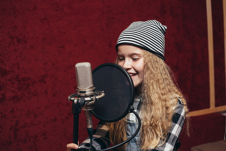 Dabing+ pro 4 osoby s profesionálem, který dabuje pro Netflix a Disney