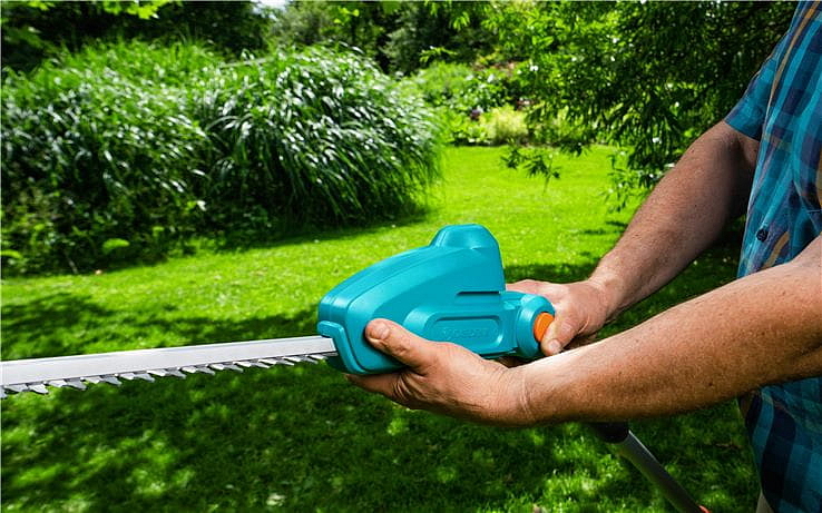 GARDENA Akumulátorové teleskopické nožnice na živý plot THS 42/18V P4A - súprava na okamžité použitie 14732-20