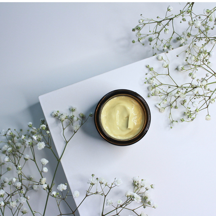 Ultra hydratačný nočný krém pre zmiešanú a mastnú pleť s dvoma druhmi kyseliny hyalurónovej