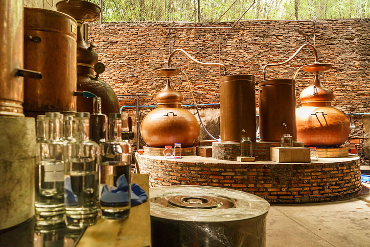 SAMAI White Rum - prémiový rum z Kambodži 41% 0,7L