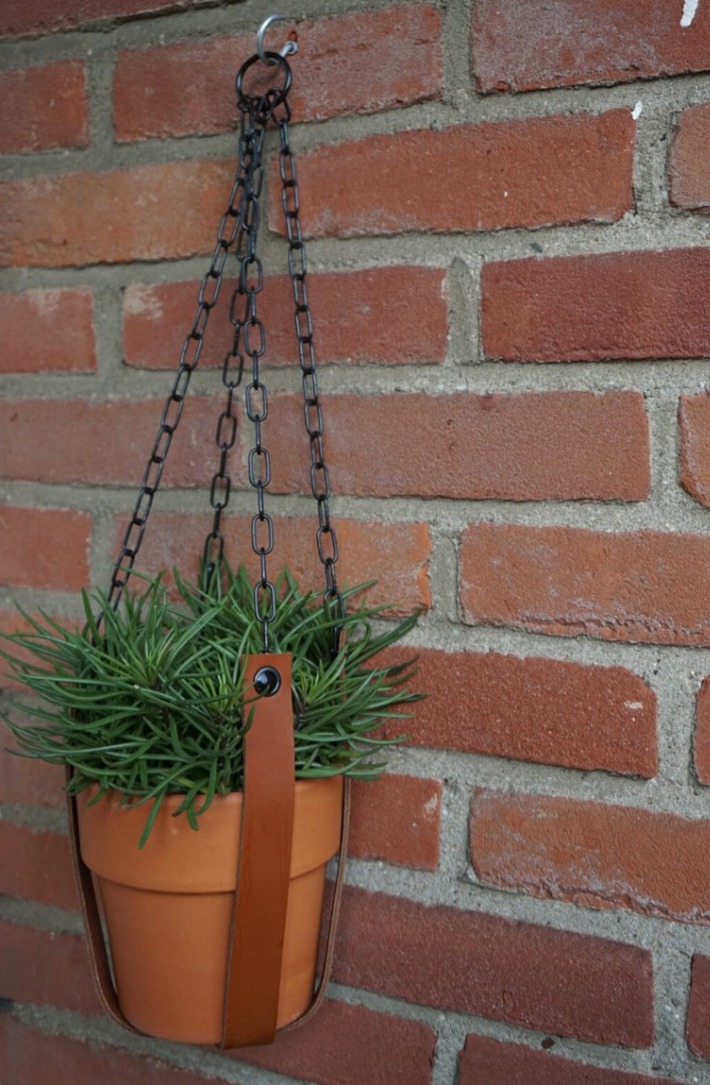 Kožený závěs na květináč, černá