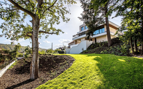 KONTAKTY - Exteriér