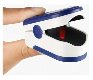 Pulzní oxymetr s LCD dispejem