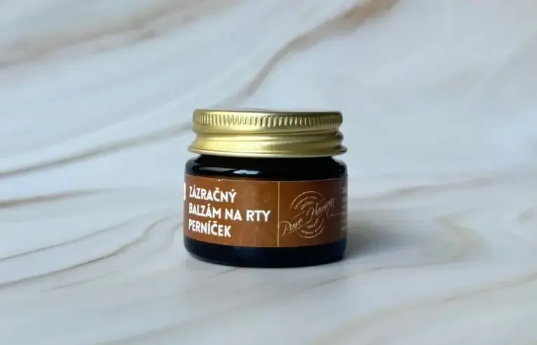 Zázračný přírodní balzám na rty Perníček