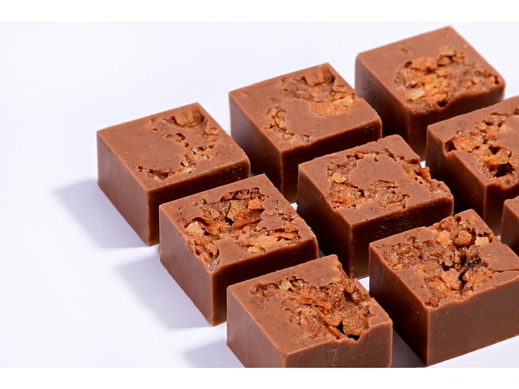 Arašídový nugát s křupavými palačinkami