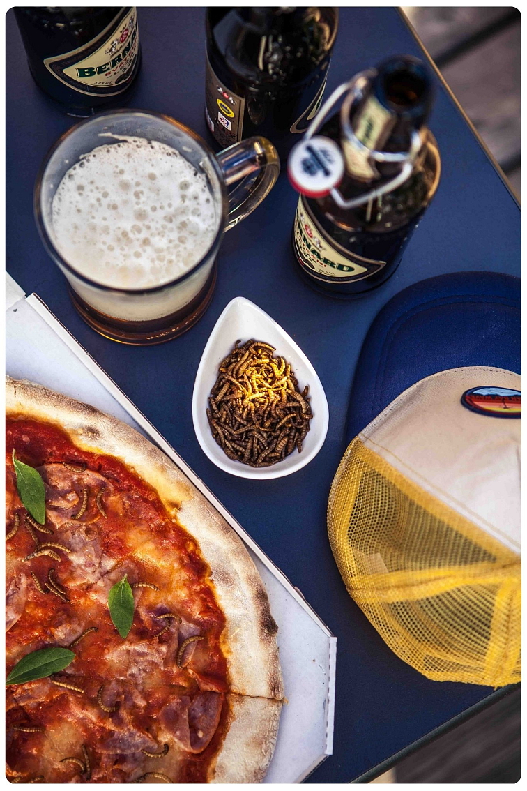 Křupaví červíci s česnekem