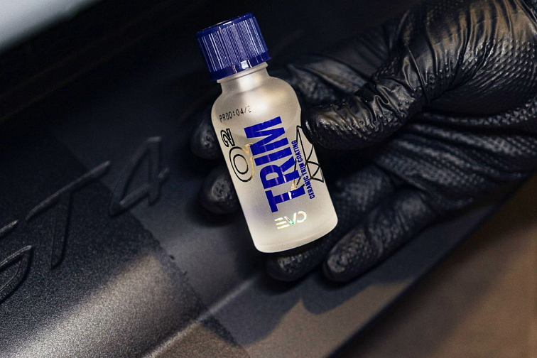Gyeon Q2 Trim EVO 30 ml - keramická ochrana na plasty a světla