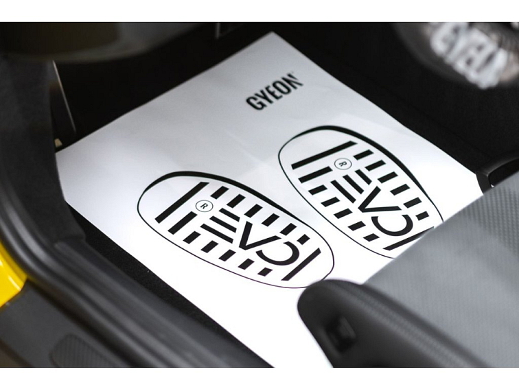 Gyeon Q2M FloorMat 25 ks - papírové autokoberce