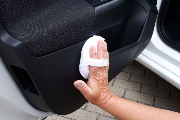 Čisté auto a plusové body u ženy – Pavel myje
