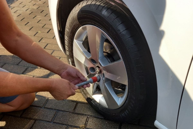 Čisté auto a plusové body u ženy – Pavel myje