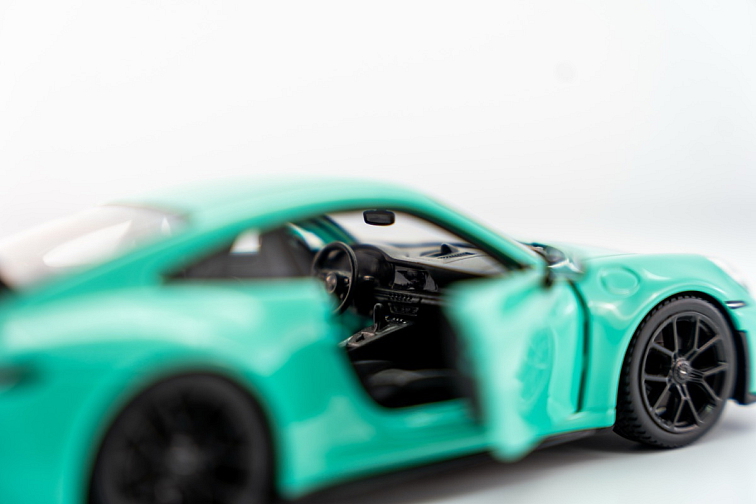Bburago Porsche 911 GT3 mint green 1:24 - model