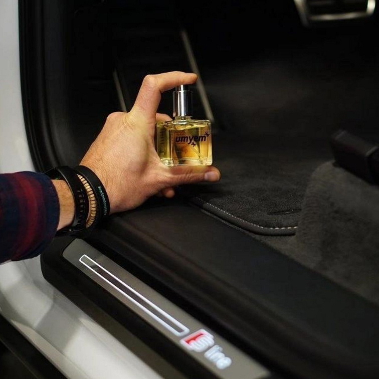 Autoparfém Gabriella - přírodní vůně do auta z Brna