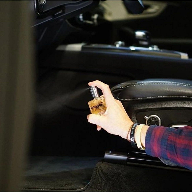 Autoparfém Gabriella - přírodní vůně do auta z Brna