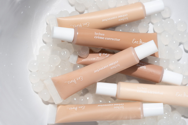 ERE PEREZ Krémový korektor s liči 10 ml