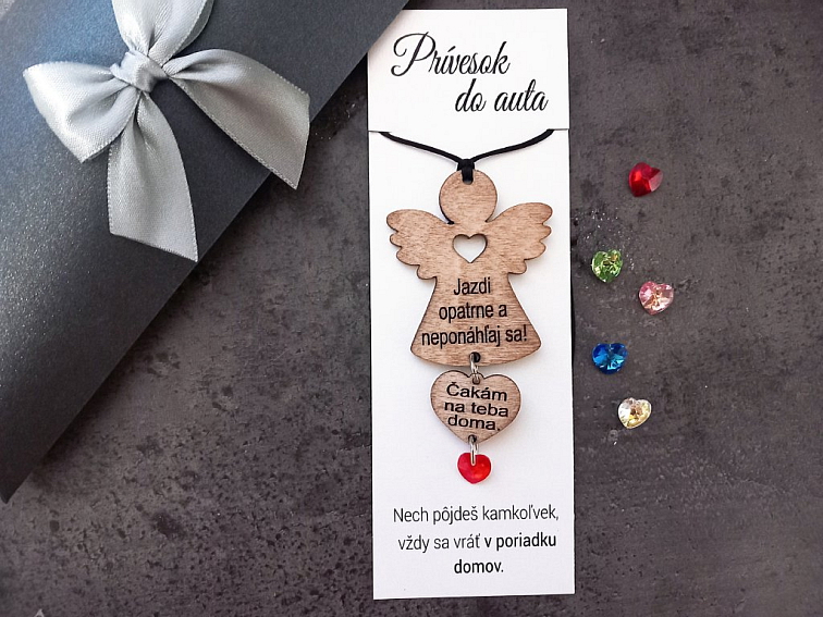 Anjel do auta drevený 2 srdcia