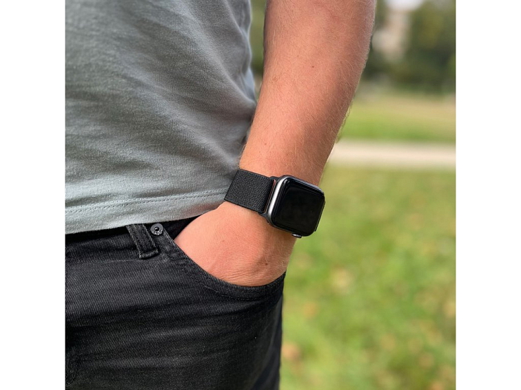 Nastavitelný nylonový řemínek na Apple Watch - Černý