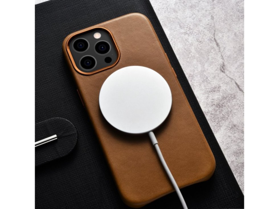 Kožený kryt na iPhone 13 Pro MAX - iCarer, Oil Wax with MagSafe Brown 11.01.WMI1304-BN