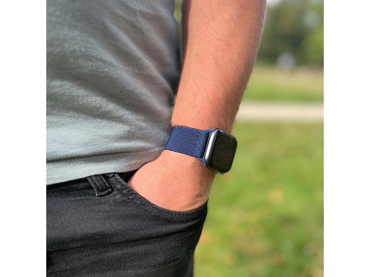 Nastavitelný nylonový řemínek na Apple Watch - Tmavě modrý