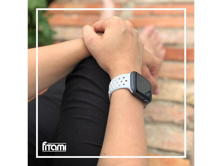 Sportovní řemínek na Apple Watch - Stříbrno-bílý