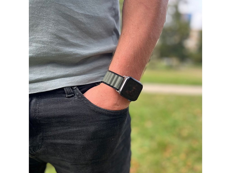 Nylonový řemínek alpský tah na Apple Watch - Black Khaki