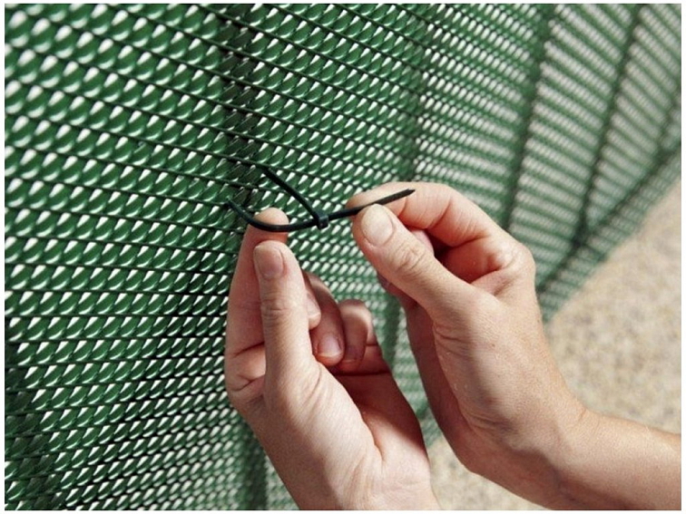 Upevňovací stahovací pásky pro stínící tkaniny