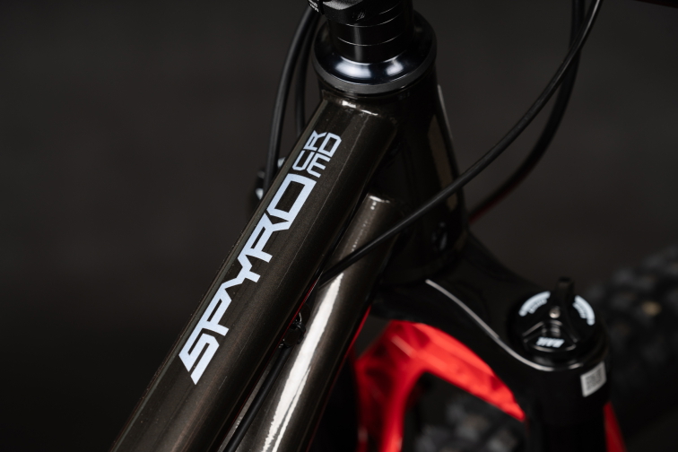 Rám Qayron Spyro Crmo Q