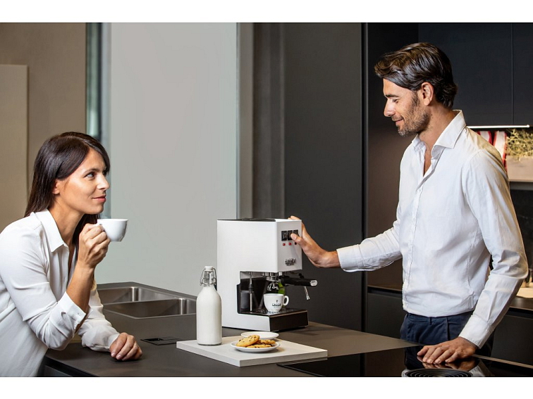 Gaggia Classic E24 bílá
