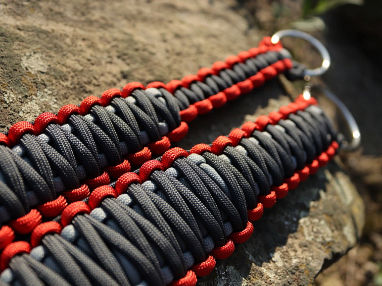 Stahovací obojek paracord KLASIK GREY červený