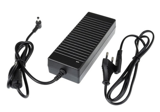 Zásuvkový zdroj 12V 120W pro zapojení LED osvětlení - trafo s DC/10A konektorem 05313