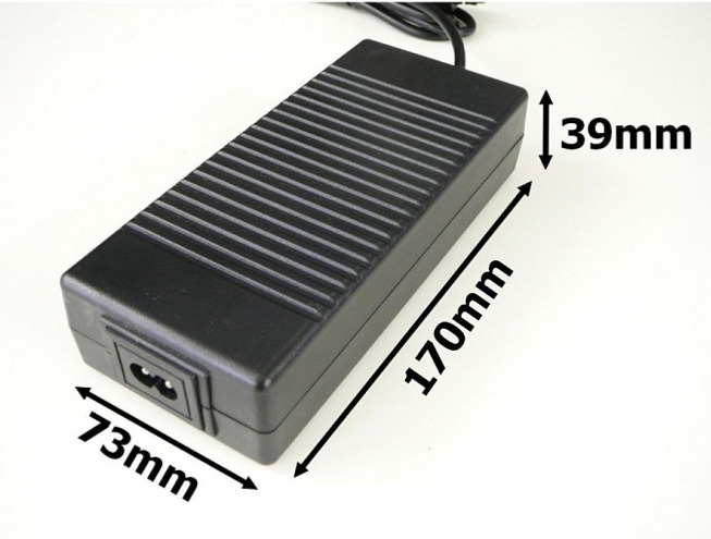 Zásuvkový zdroj 12V 120W pro zapojení LED osvětlení - trafo s DC/10A konektorem 05313