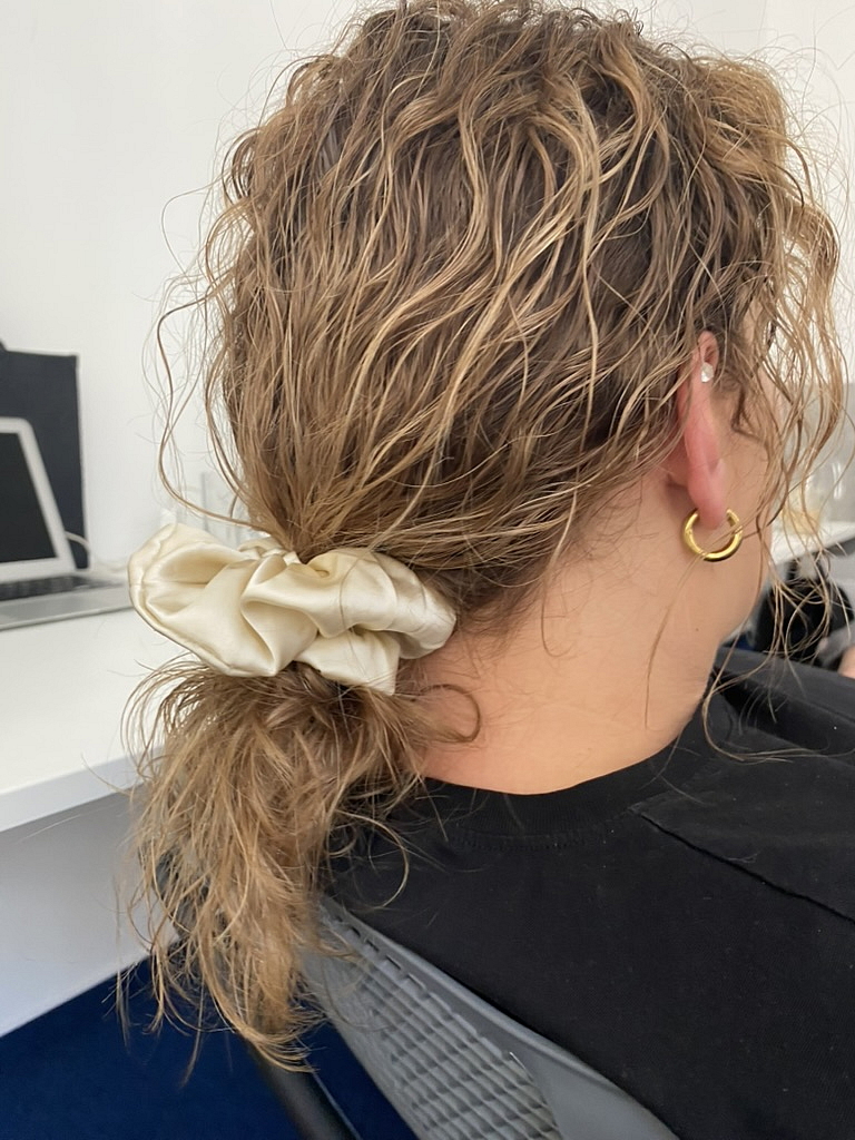 SCRUNCHIES gumička béžová
