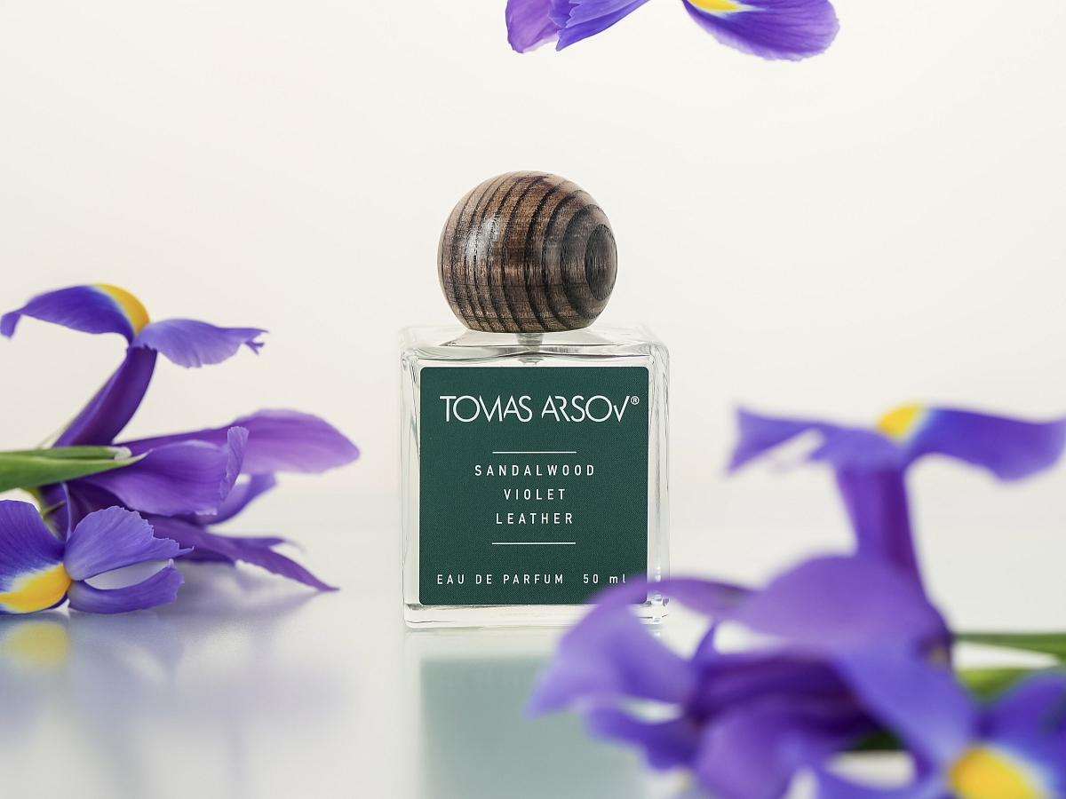 SANDALWOOD VIOLET LEATHER Parfém vzorek