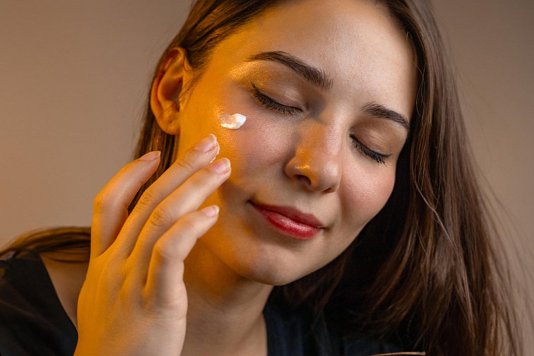 Noční anti-age krém na obličej proti vráskám LOBEY®