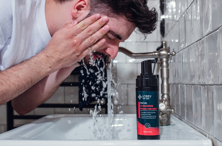 Čisticí obličejová pěna pro muže