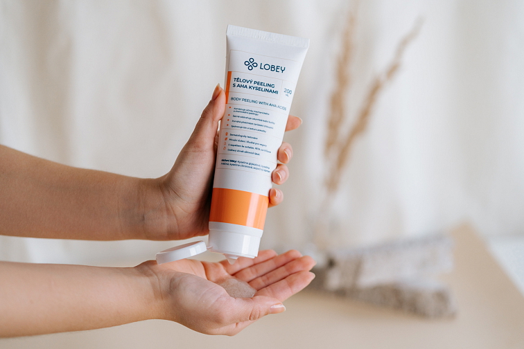 Tělový peeling s AHA kyselinami 200 ml