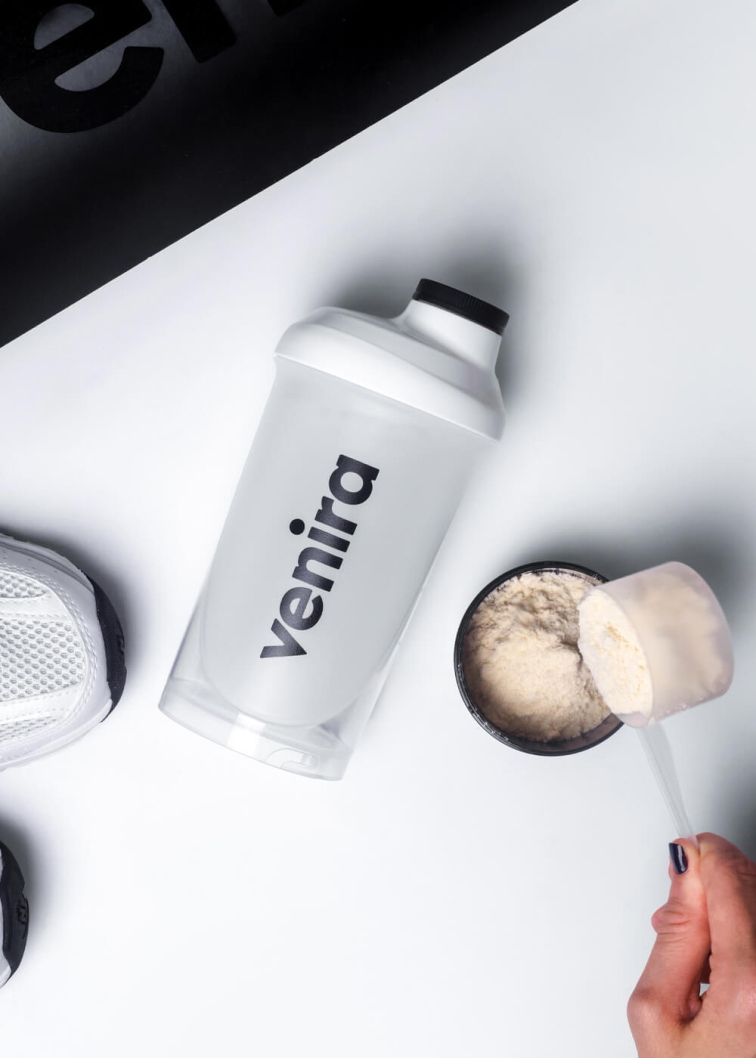 VENIRA shaker s dávkovačom, bielo-čierny, #sypejtotam