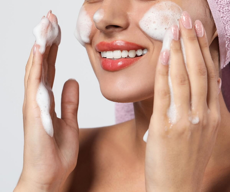 odličovací a čistiaci gél