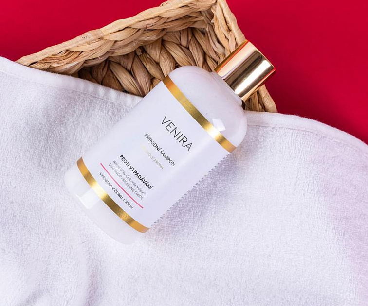 prírodný šampon proti vypadávaniu vlasov