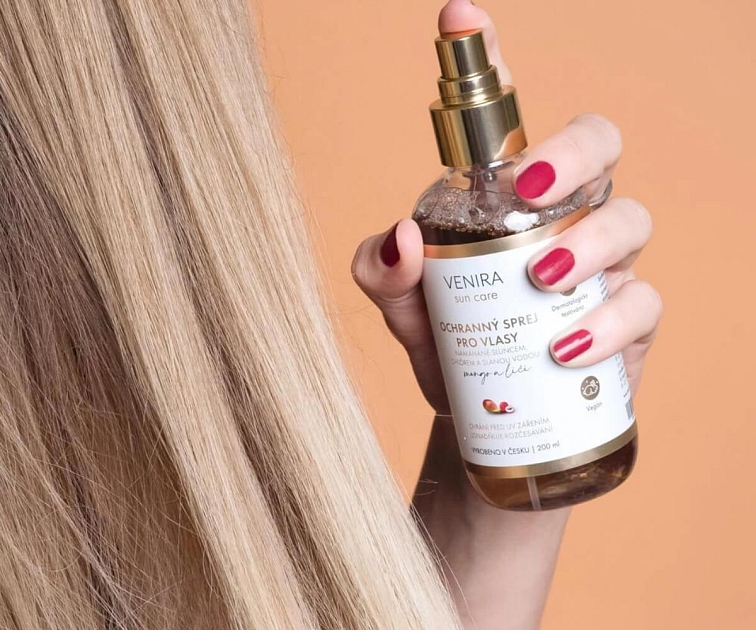 sprej pre poškozené vlasy