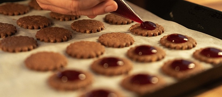 Kakaové dortíčky s marmeládou na plechu do trouby