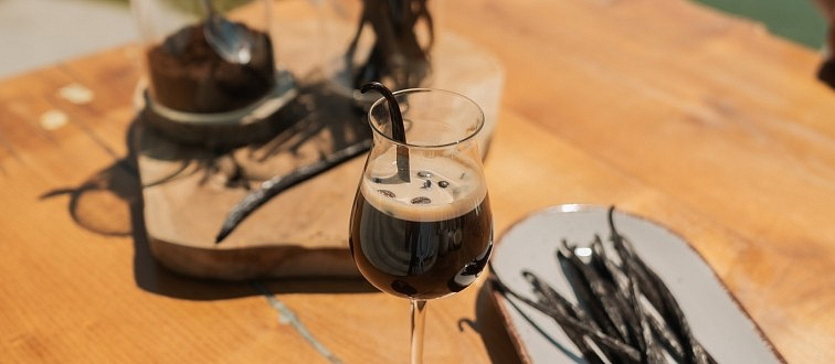 Vanilková ledová káva s luskem