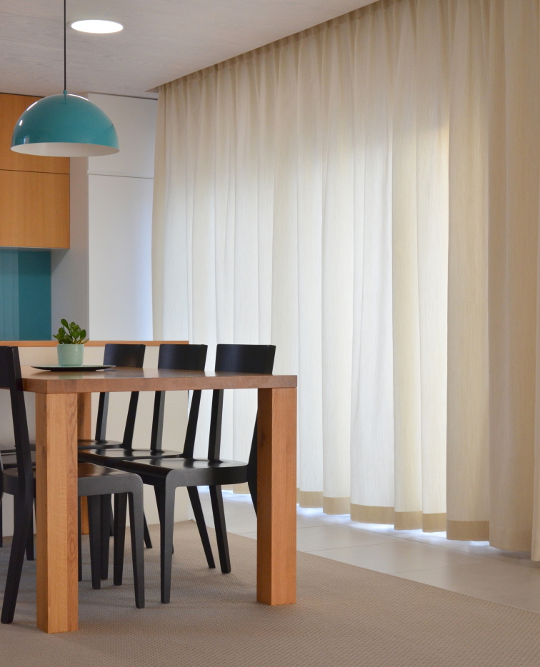 Žaluzie, rolety nebo závěsy? Kdo kraluje moderním interiérům?