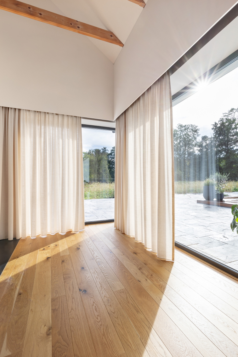 Žaluzie, rolety nebo závěsy? Kdo kraluje moderním interiérům?