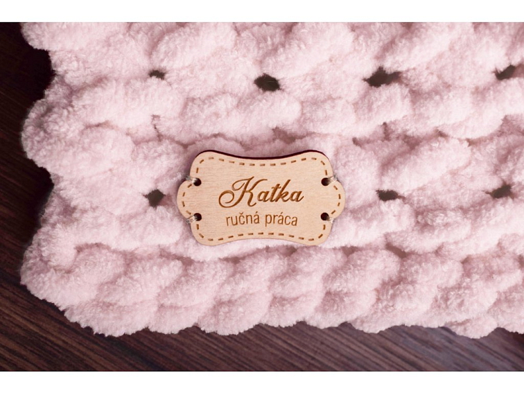 Drevený štítok kostička