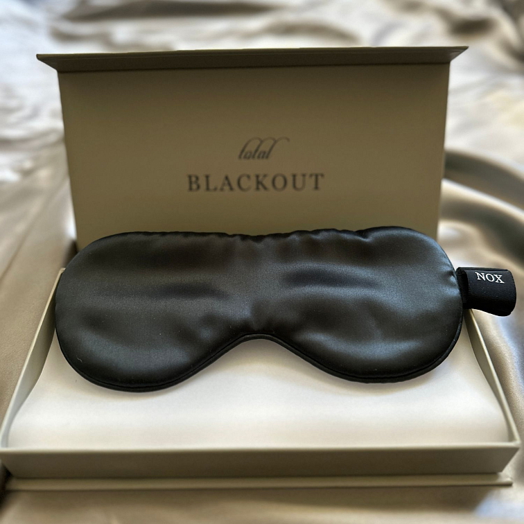 Hedvábná maska na spaní pro muže NOX® OCELOVĚ ŠEDÁ