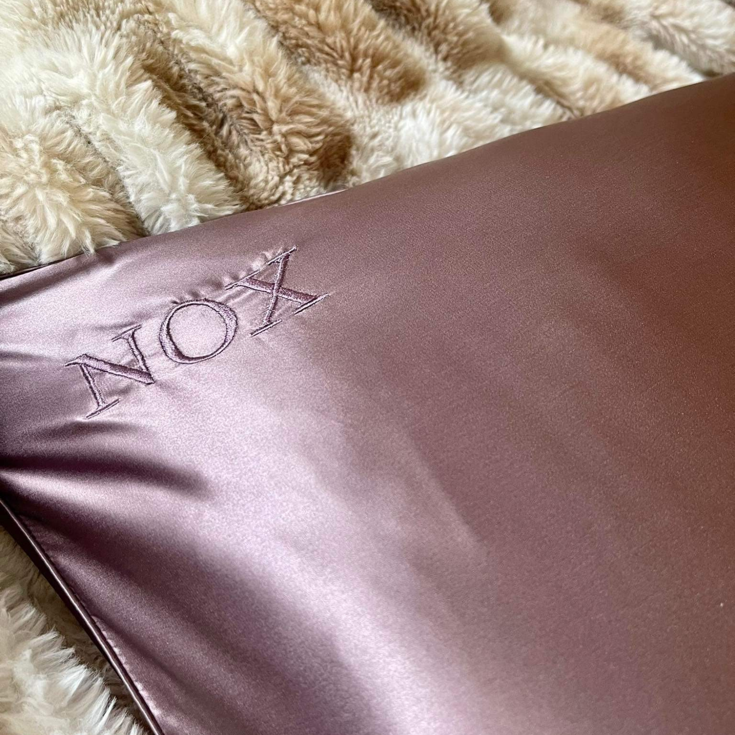 100% hedvábný povlak na polštář NOX® KRÁLOVSKÁ PURPURA - NA ZIP