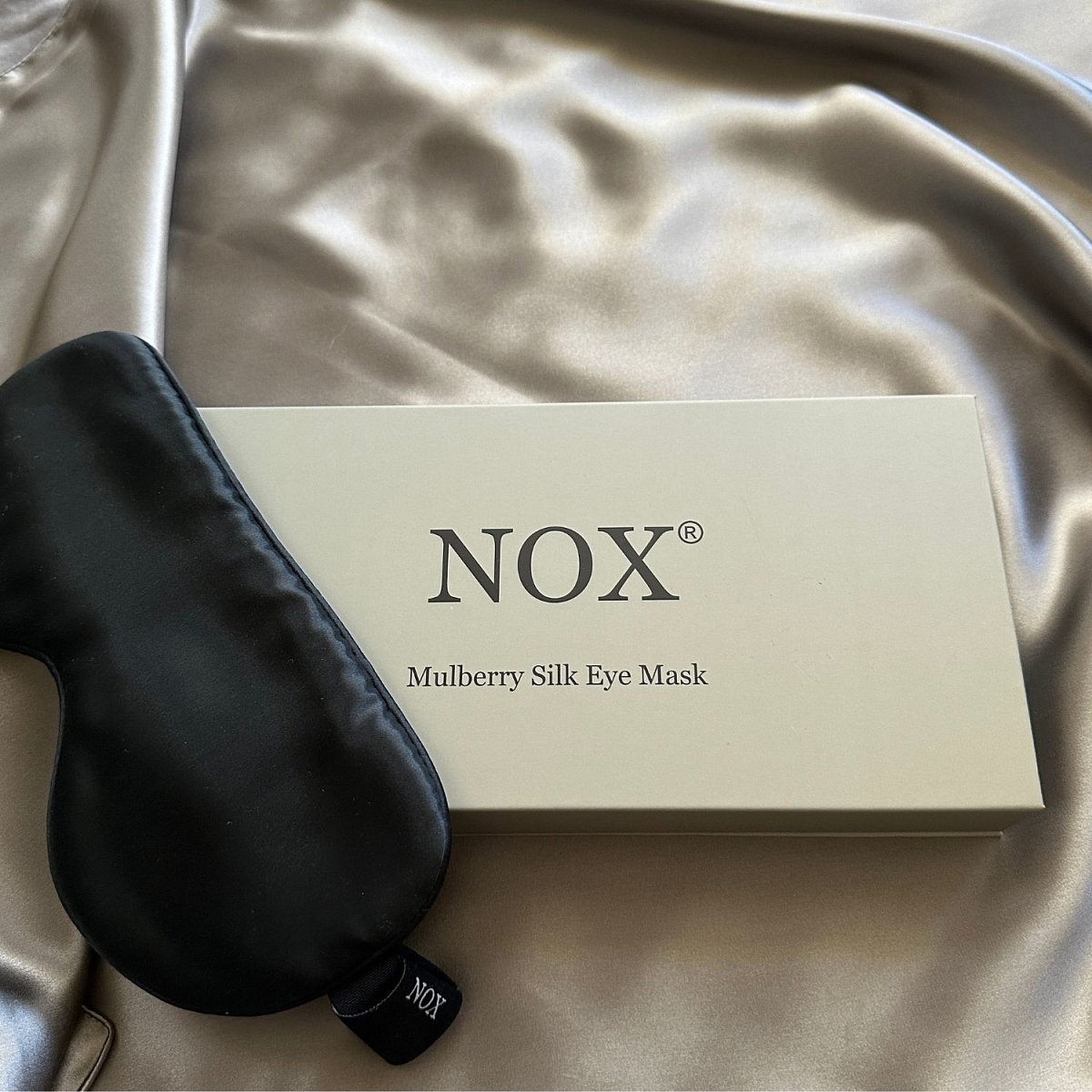 Hedvábná maska na spaní pro muže NOX® OCELOVĚ ŠEDÁ